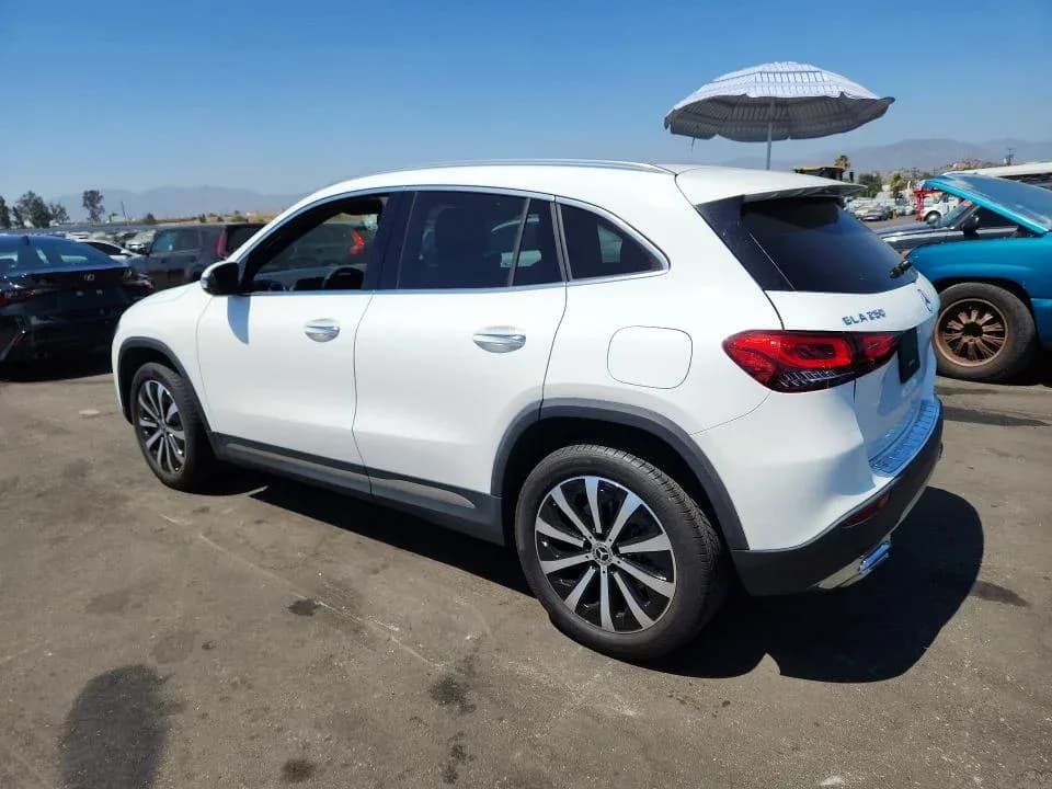 MERCEDES-BENZ GLA 250