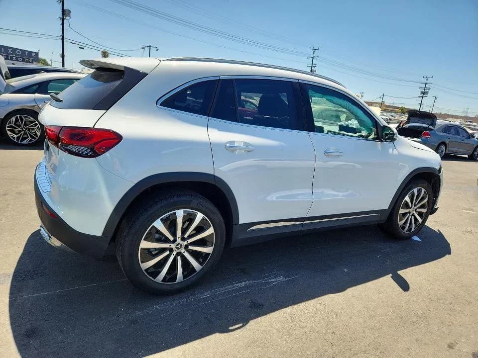 MERCEDES-BENZ GLA 250
