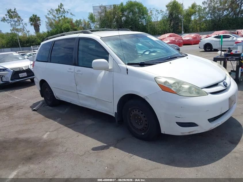 Toyota Sienna Le