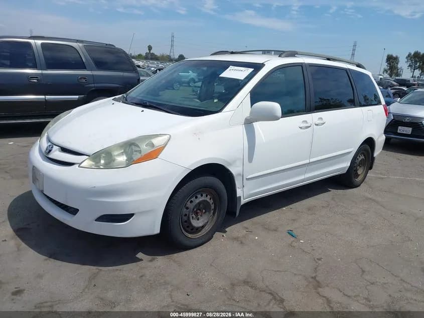Toyota Sienna Le