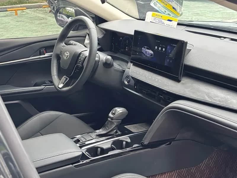 Toyota Hybrid 2.0HGVP Luxury Edition