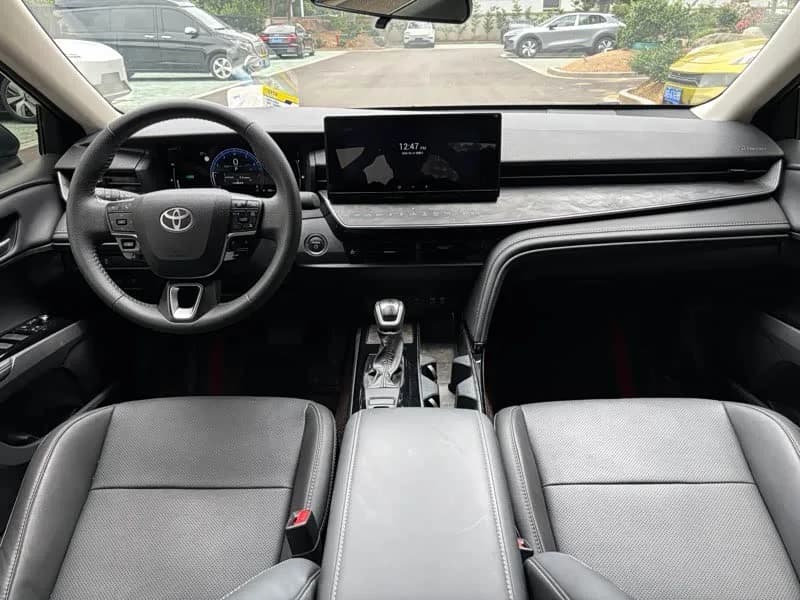 Toyota Hybrid 2.0HGVP Luxury Edition