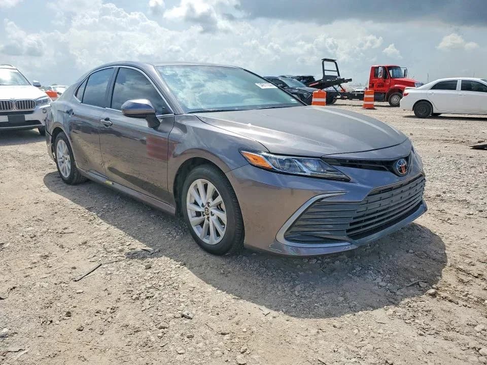 TOYOTA CAMRY Le