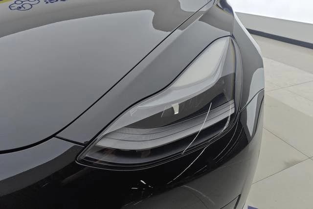 Tesla Model 3 D6