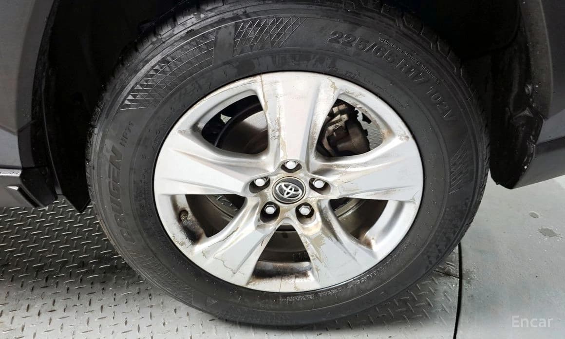 Toyota RAV4 5-поколение 2.5