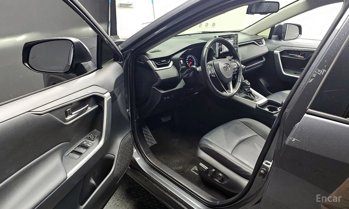 Toyota RAV4 5-поколение 2.5