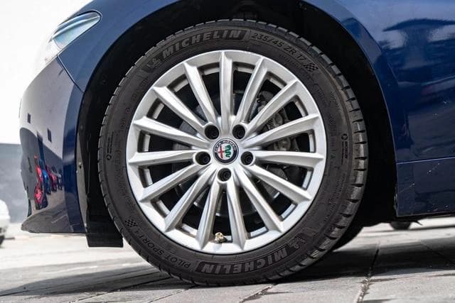Alfa Romeo Giulia 2.0T 200HP