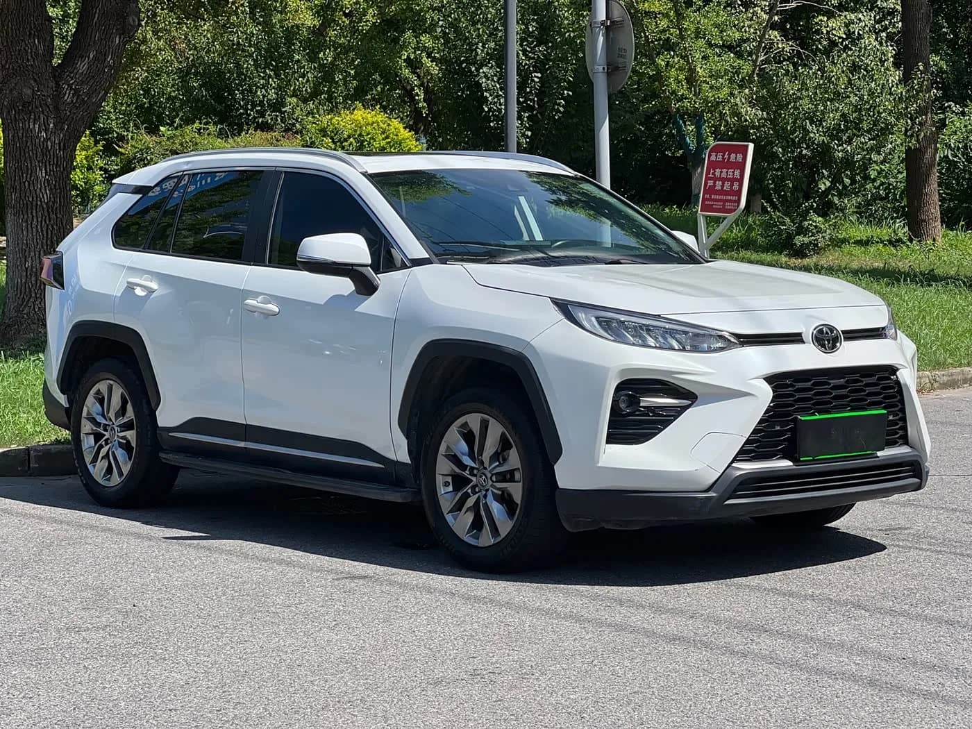 Toyota 2.0L CVT Front-Wheel Drive Luxury Edition