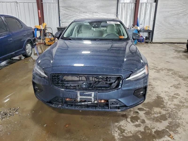 Volvo S60, B5 Momentum