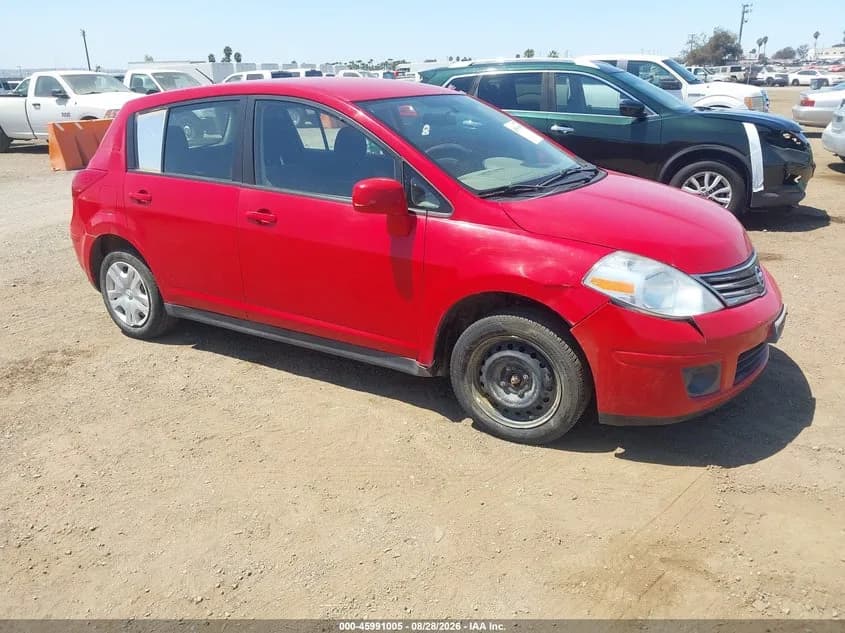 Nissan Versa 1.8S — фото 1