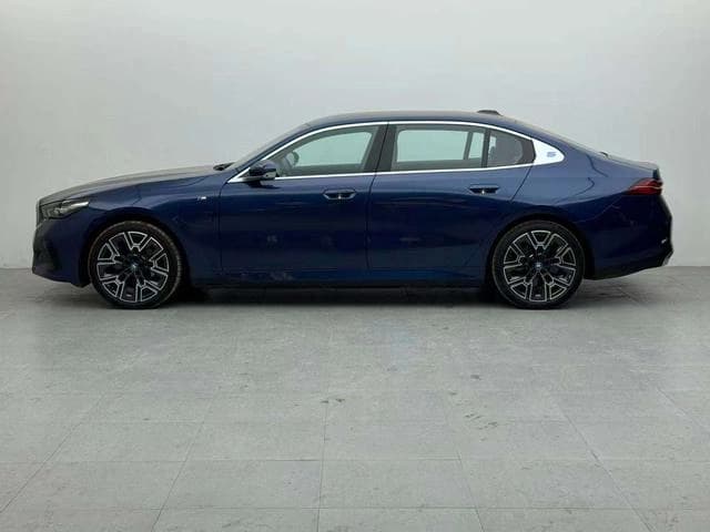 BMW i5 eDrive35L