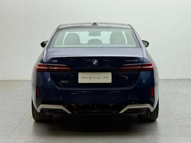 BMW i5 eDrive35L