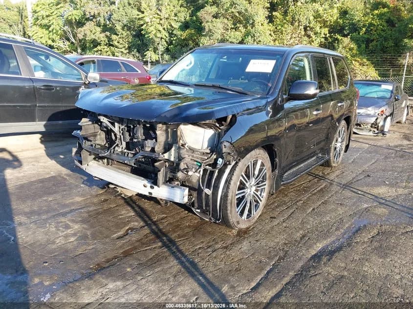 Lexus LX 570 Three-Row