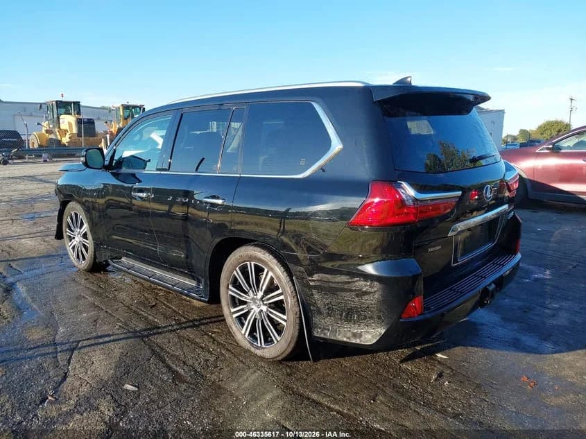 Lexus LX 570 Three-Row