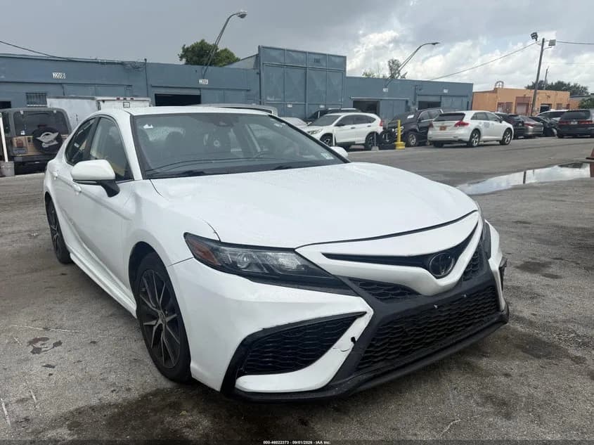 Toyota Camry Se/Se Night Shade