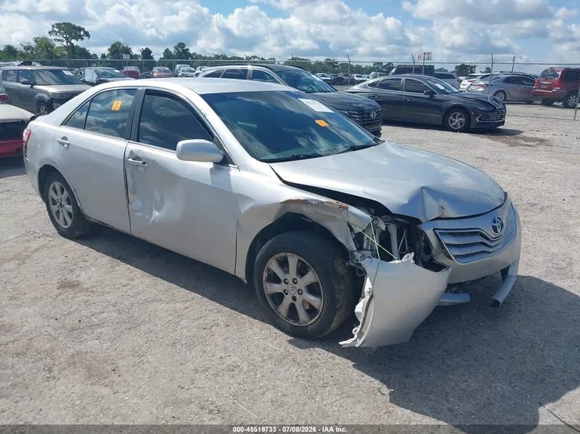 Toyota Prius — фото 1