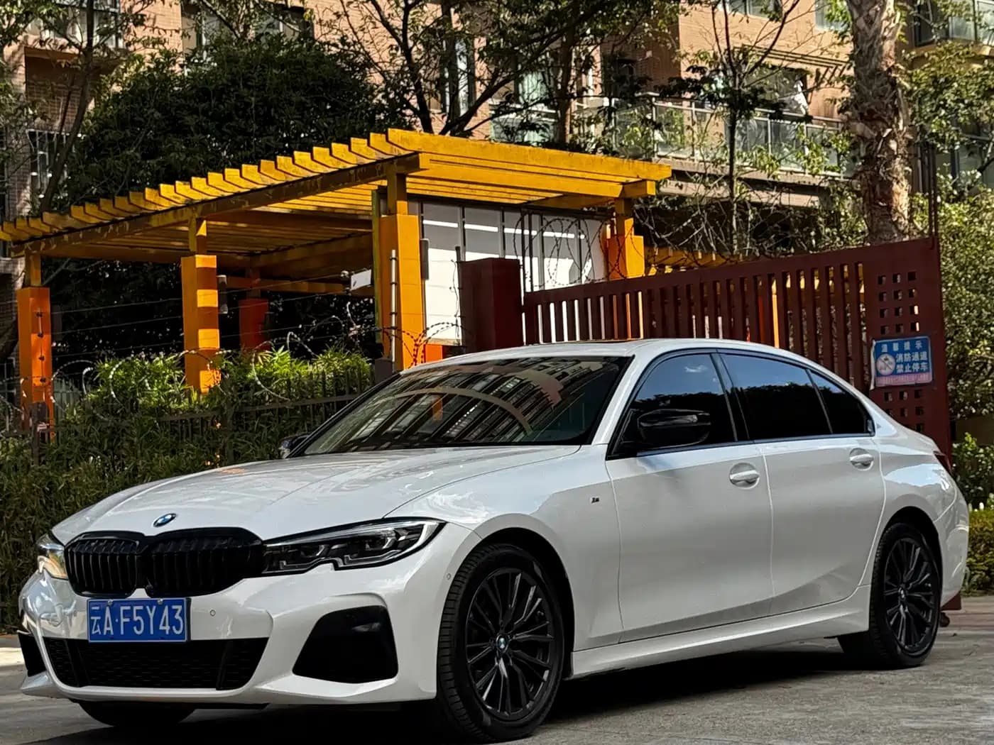 BMW 3 Series 2022 325Li M Sport Shadow Edition