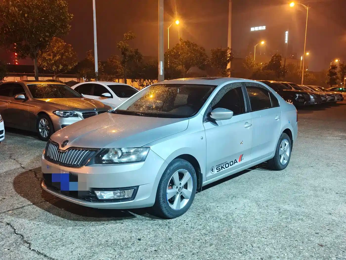 Skoda Rapid Škoda 2013 1.6L Automatic Joy Selection