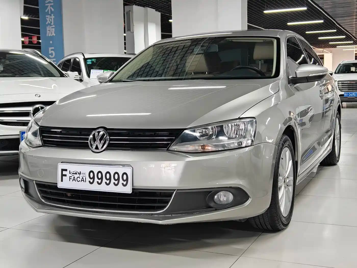 Volkswagen Jetta Sagitar 2015 1.6L Automatic Comfort