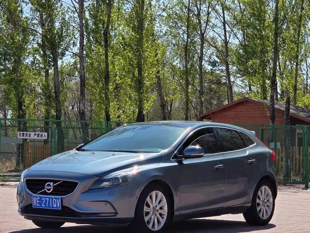 Volvo V40 2014 2.0T Zhiya Edition