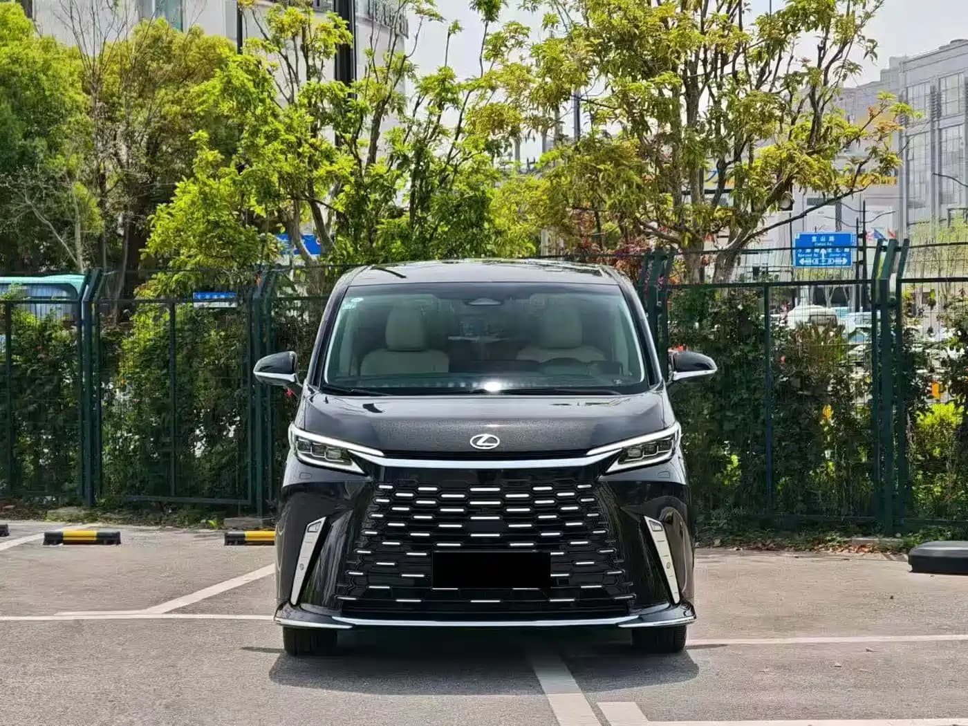 Lexus LM 2025 Model 500h Six-Seater Prestige Edition