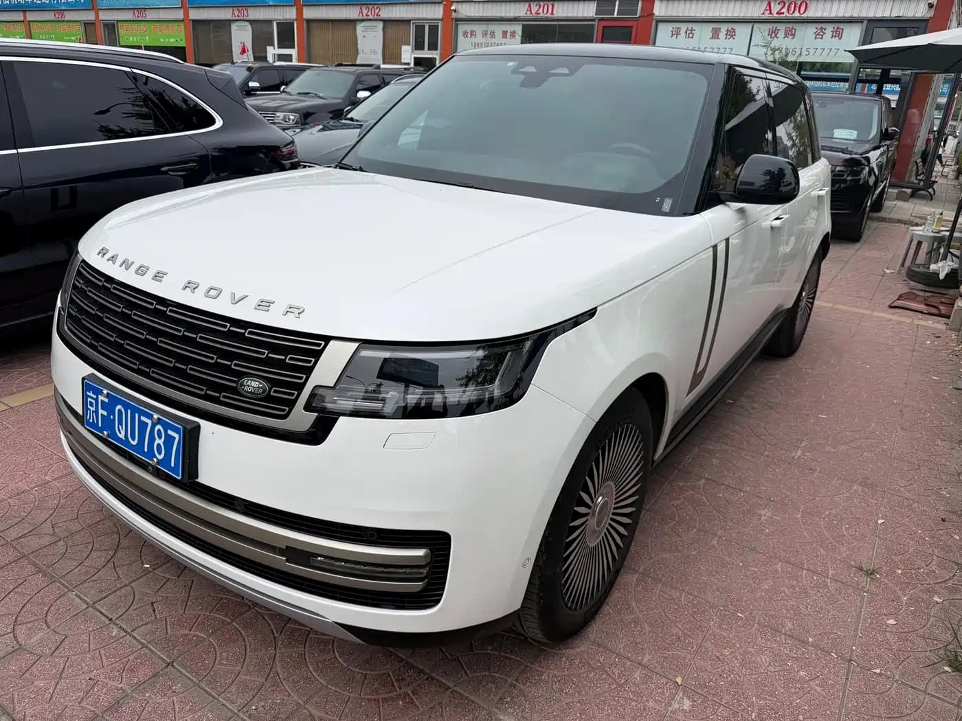 Land Rover Range Rover 2024 3.0 L6 400PS Golden Age Extended 7-Seater