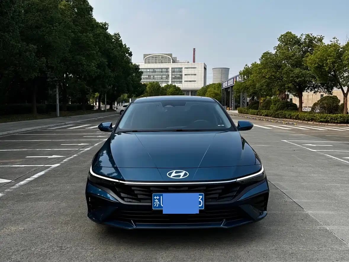 Hyundai Elantra 2022 1.5L CVT LUX Premium Edition