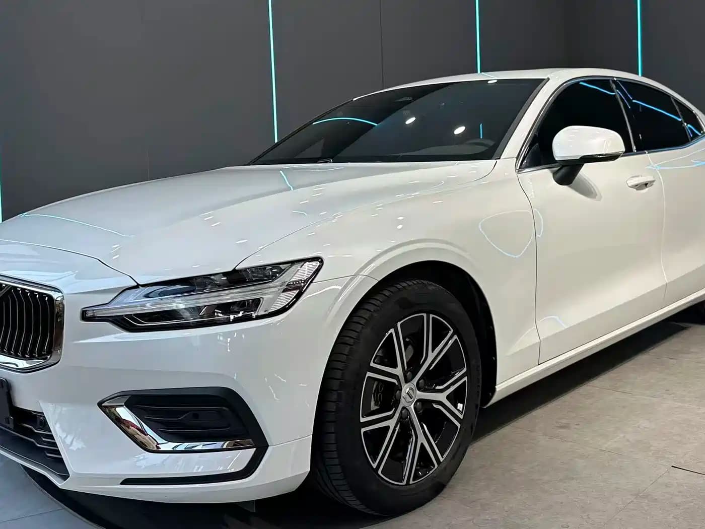 Volvo Volvo S60 2025 B4 Smart Luxury Edition