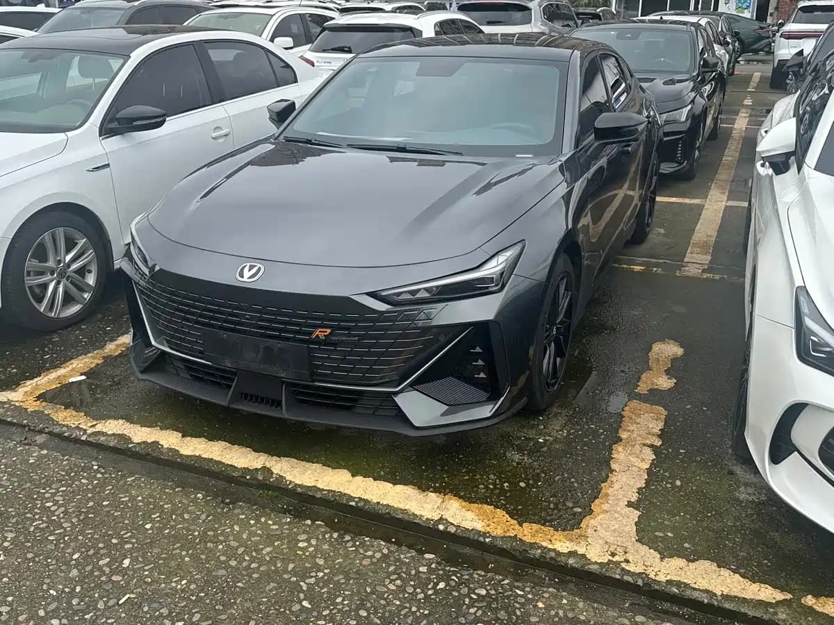 Changan UNI-V 2023 1.5T Luxury Edition