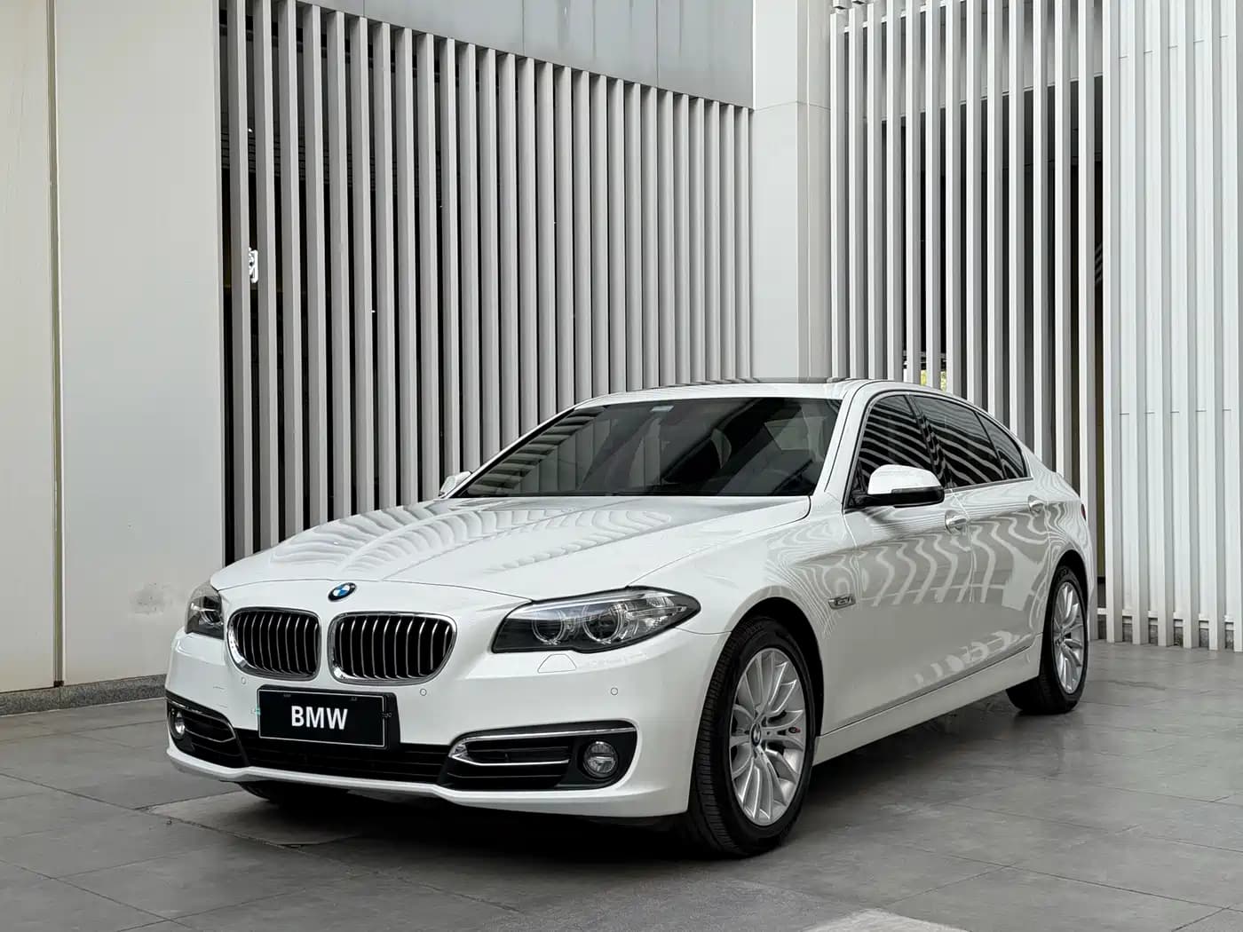 BMW 5 Series 2014 525Li Luxury Design Package