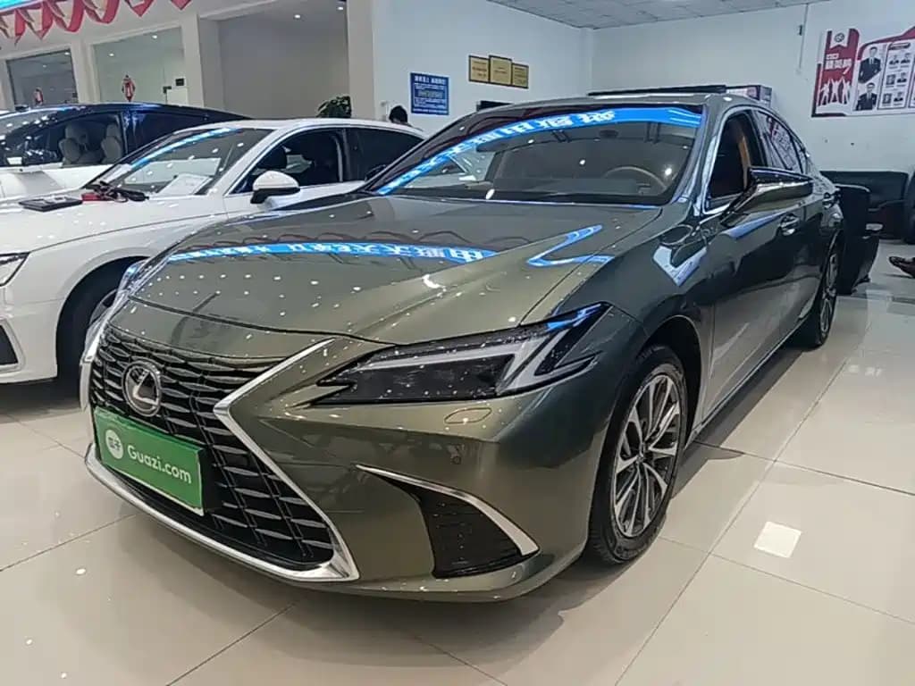 Lexus ES 2025 200 Ultimate Edition