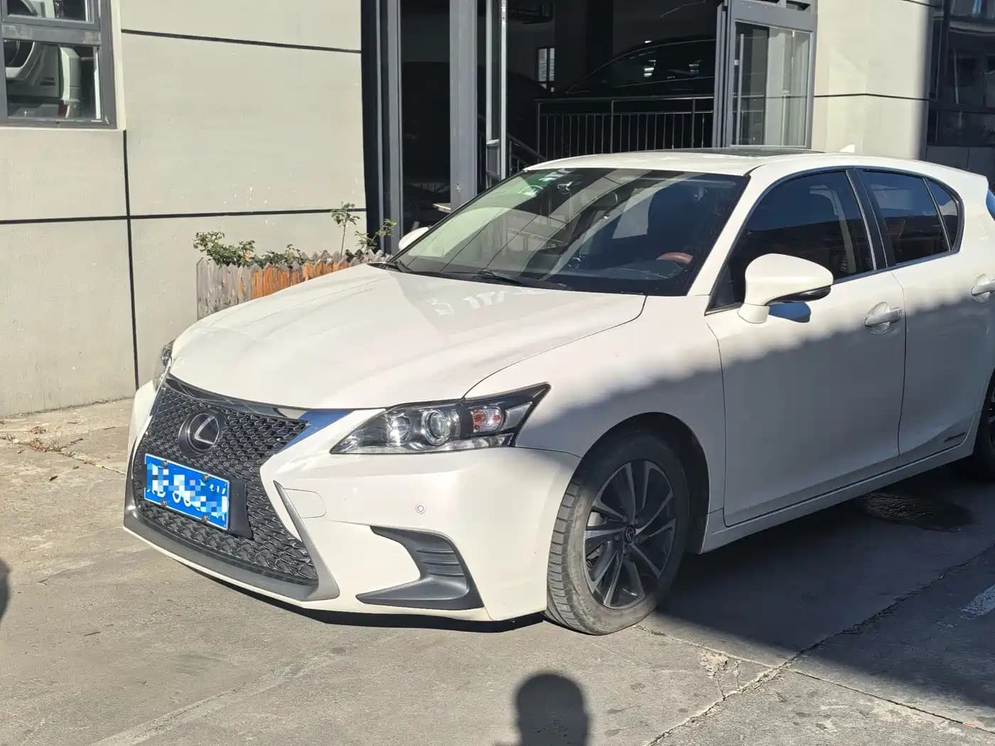 Lexus CT 2017 CT200h Comfort Edition (Dual Color) China VI