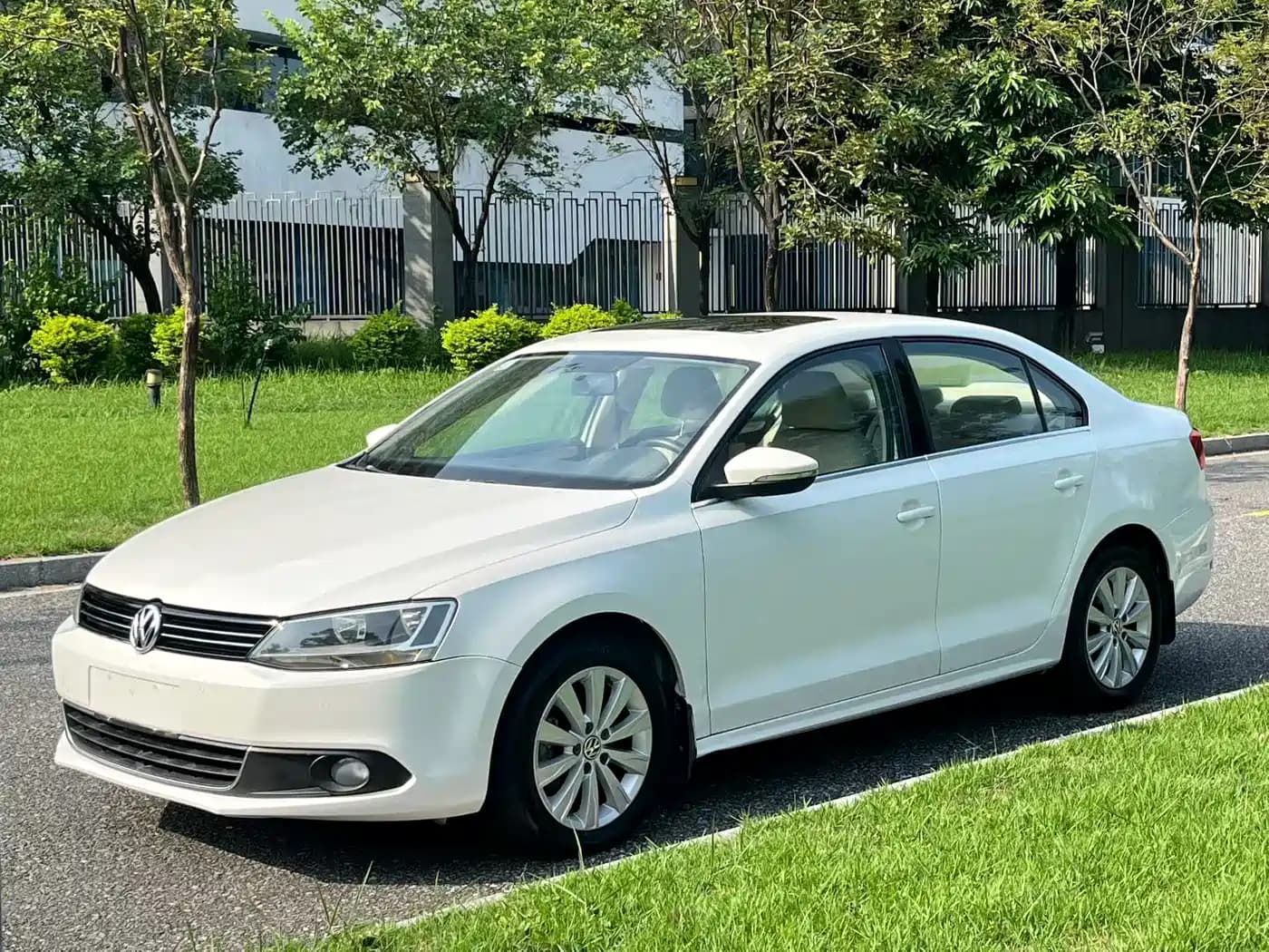 Volkswagen Jetta Sagitar 2014 Facelift 1.4TSI Automatic Luxury