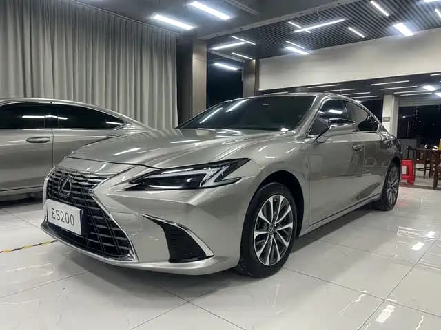 Lexus ES 2025 200 Ultimate Edition