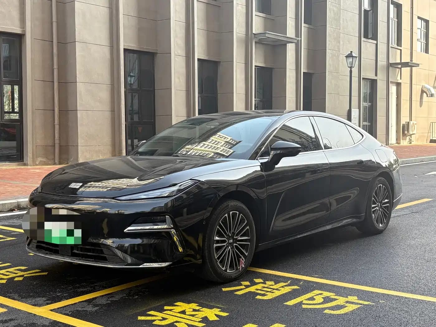 Geely Galaxy Xingyao 8 Galaxy 2025 130km EM-i Premium Edition