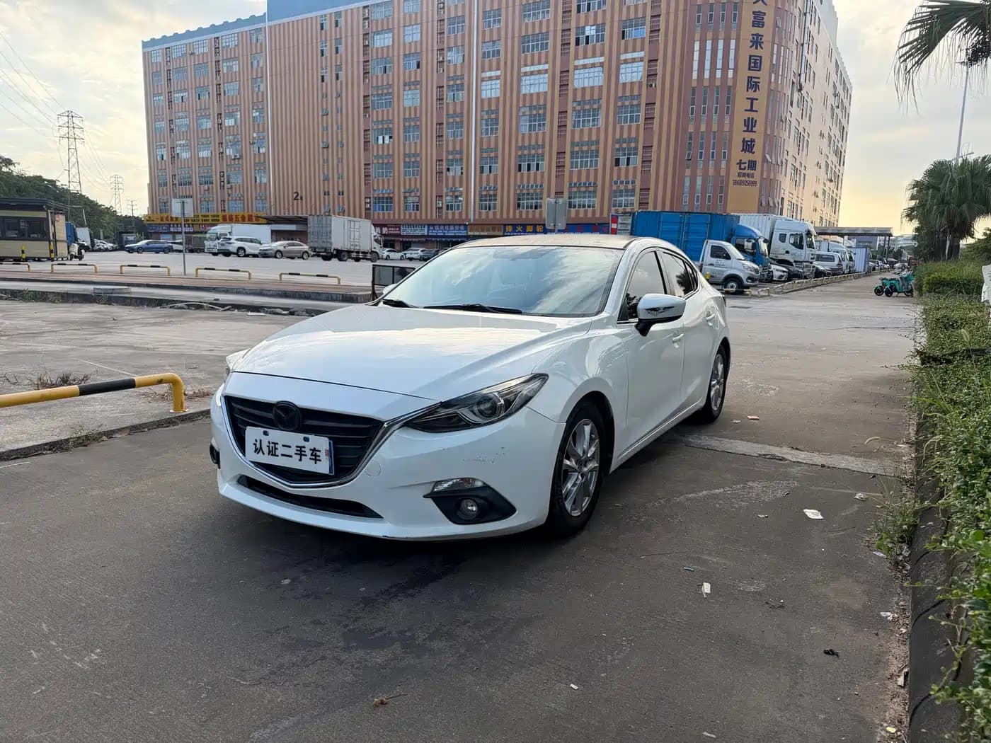 Mazda 3 Mazda3 Axela 2016 Sedan 1.5L Automatic Comfort