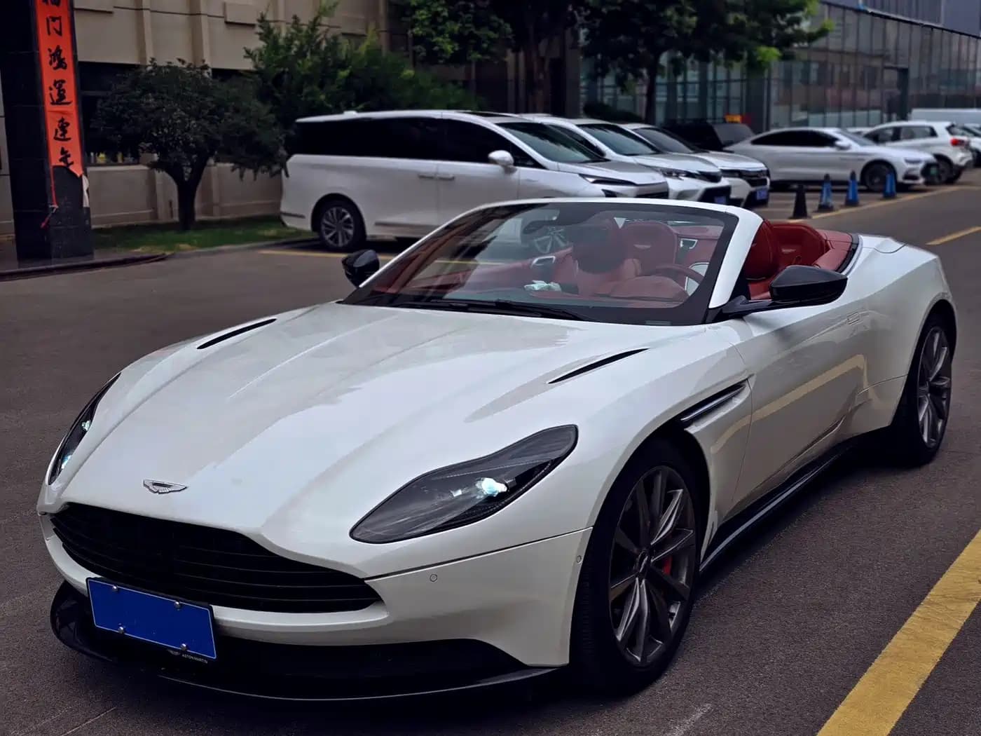Aston Martin DB11 2019 4.0T V8 Volante