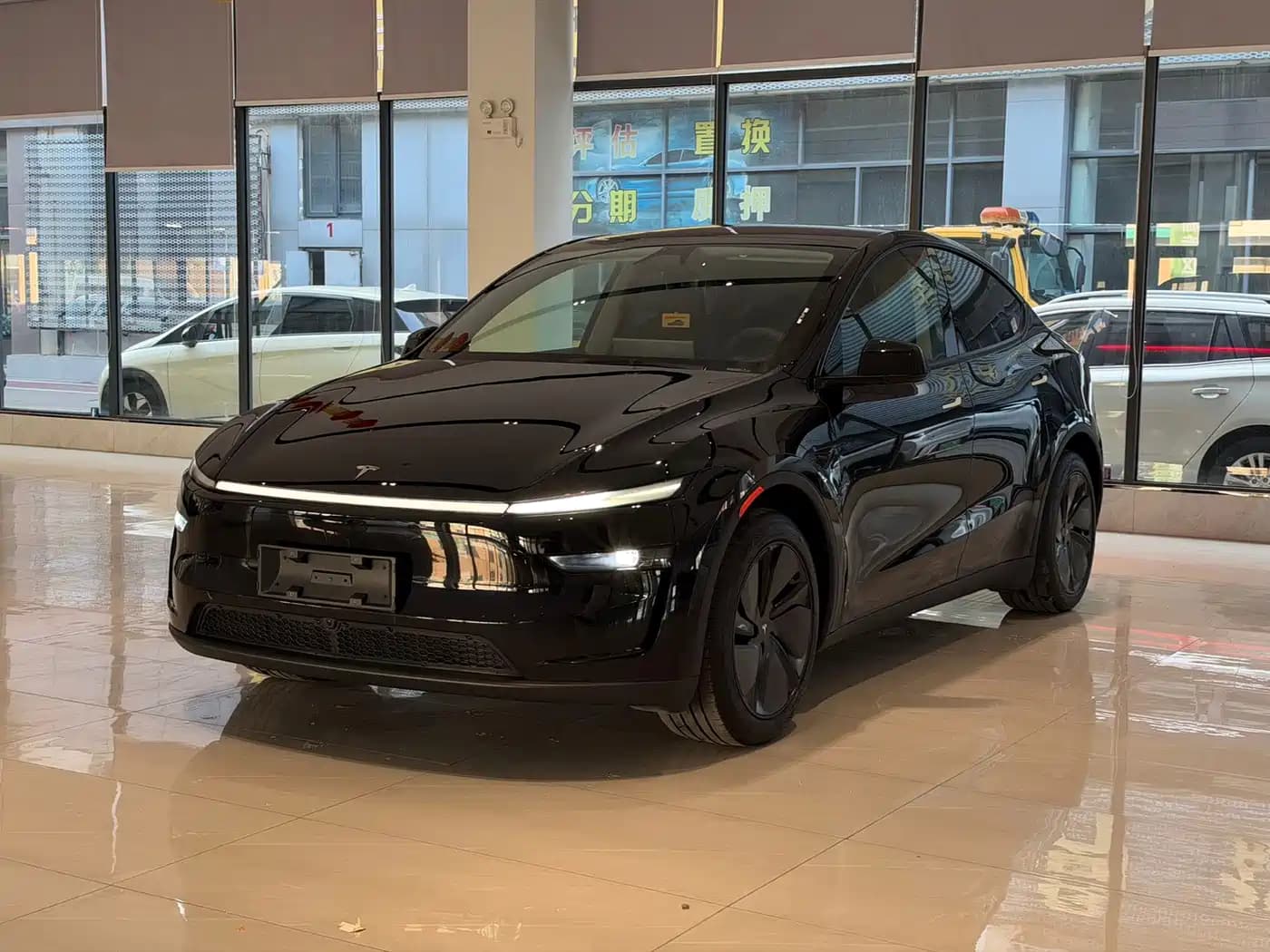 Tesla Model Y 2025 Rear-Wheel Drive