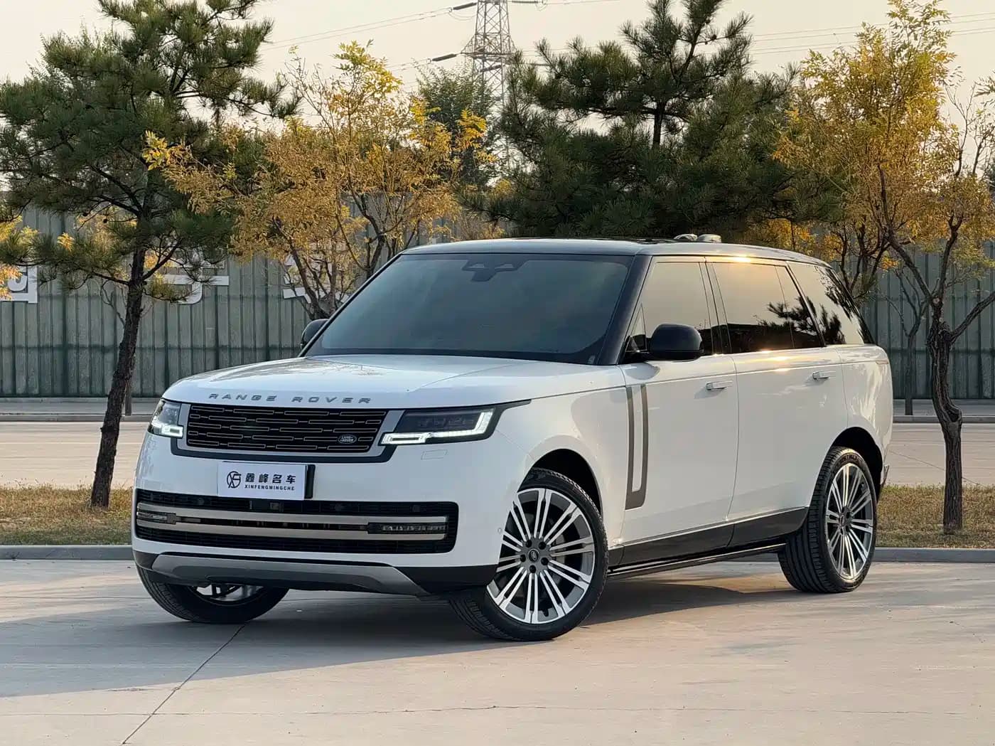 Land Rover Range Rover 2024 3.0 L6 400PS Golden Age Extended 7-Seater
