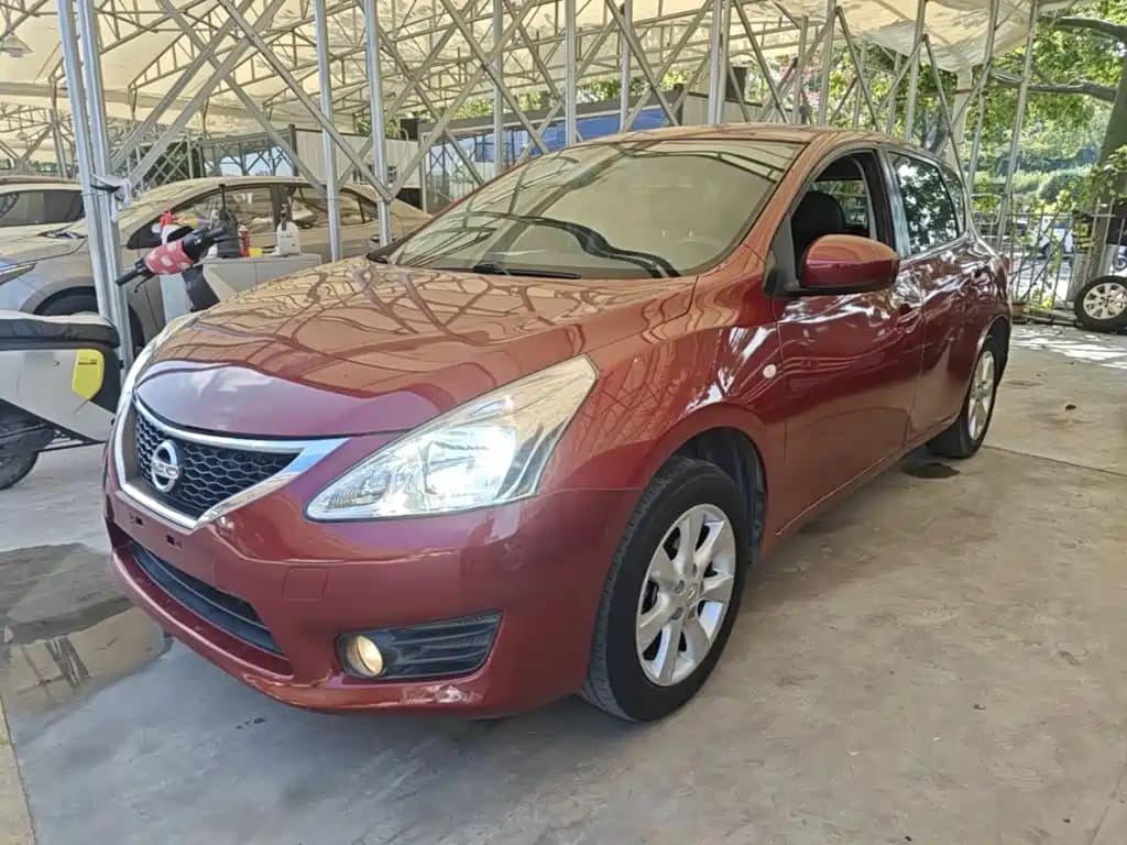 Nissan Tiida 2014 1.6L CVT Smart