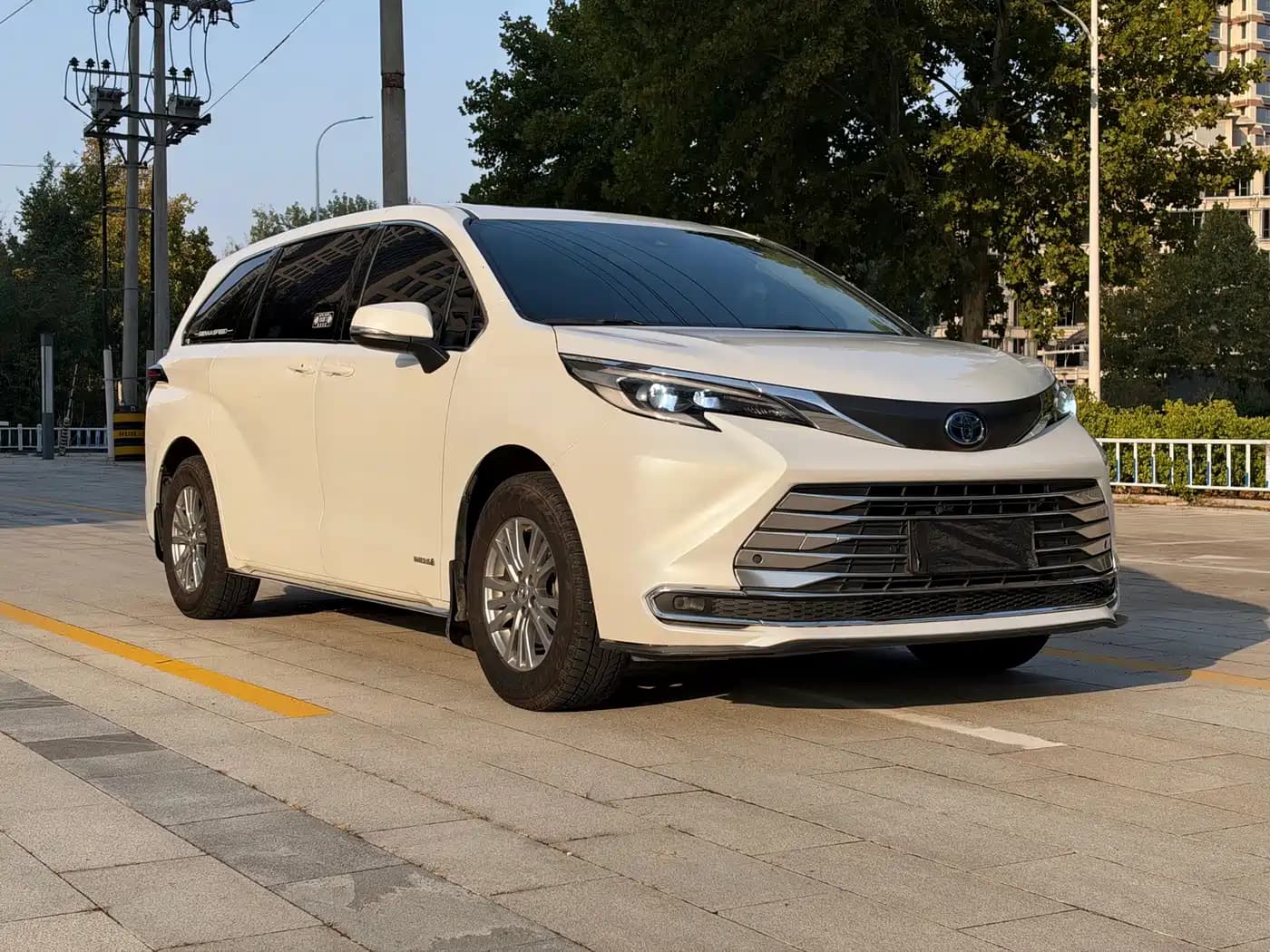 Toyota Toyota Sienna 2023 2.5L Hybrid Comfort Edition