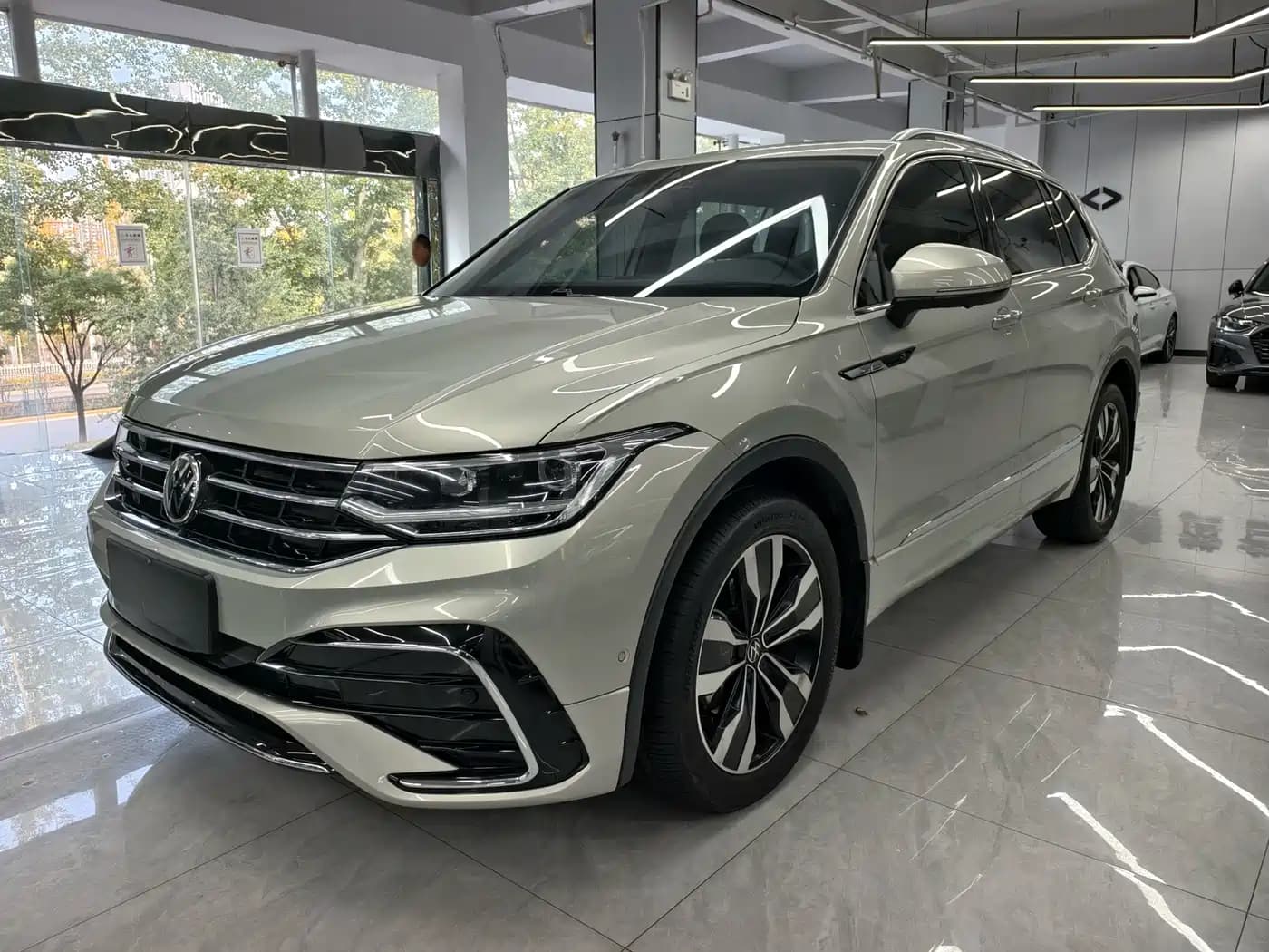 Volkswagen Tiguan L 2022 330TSI Auto 2WD R-Line Premium Edition