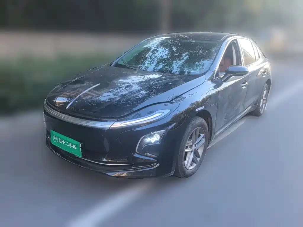 Hongqi E-QM5 2025 Model 500km Travel Edition