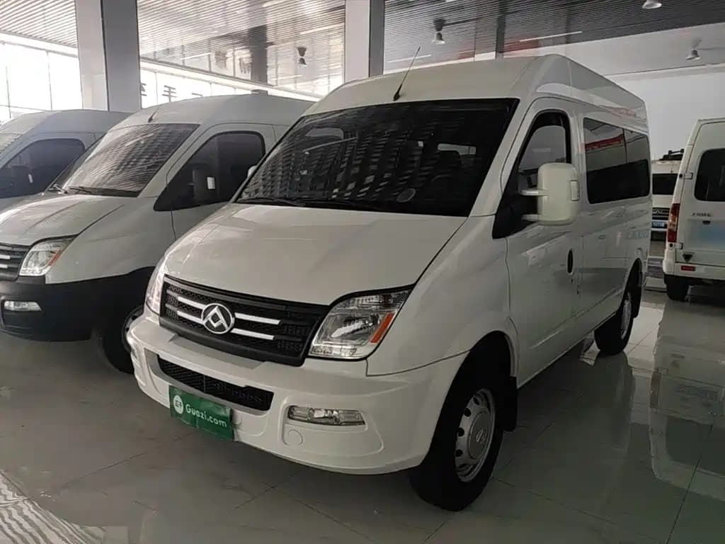 Maxus V80 SAIC Xintu 2023 2.0T Manual Classic Aoyun Power Edition Short Wheelbase Medium Roof 5/6-Seater