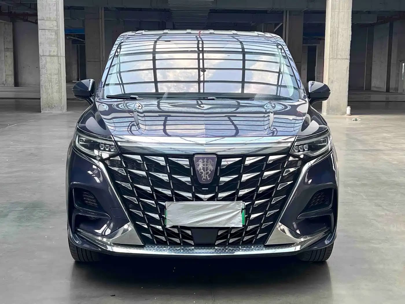 Roewe iMAX8 EV 2022 Silver Edition