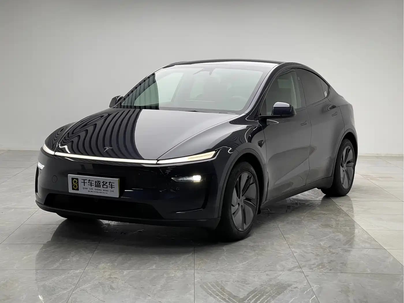 Tesla Model Y 2025 Rear-Wheel Drive