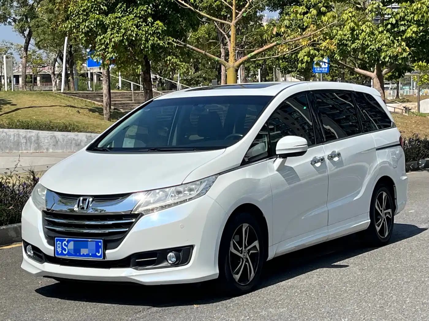 Honda Odyssey 2015 Facelift 2.4L Smart Enjoyment Edition