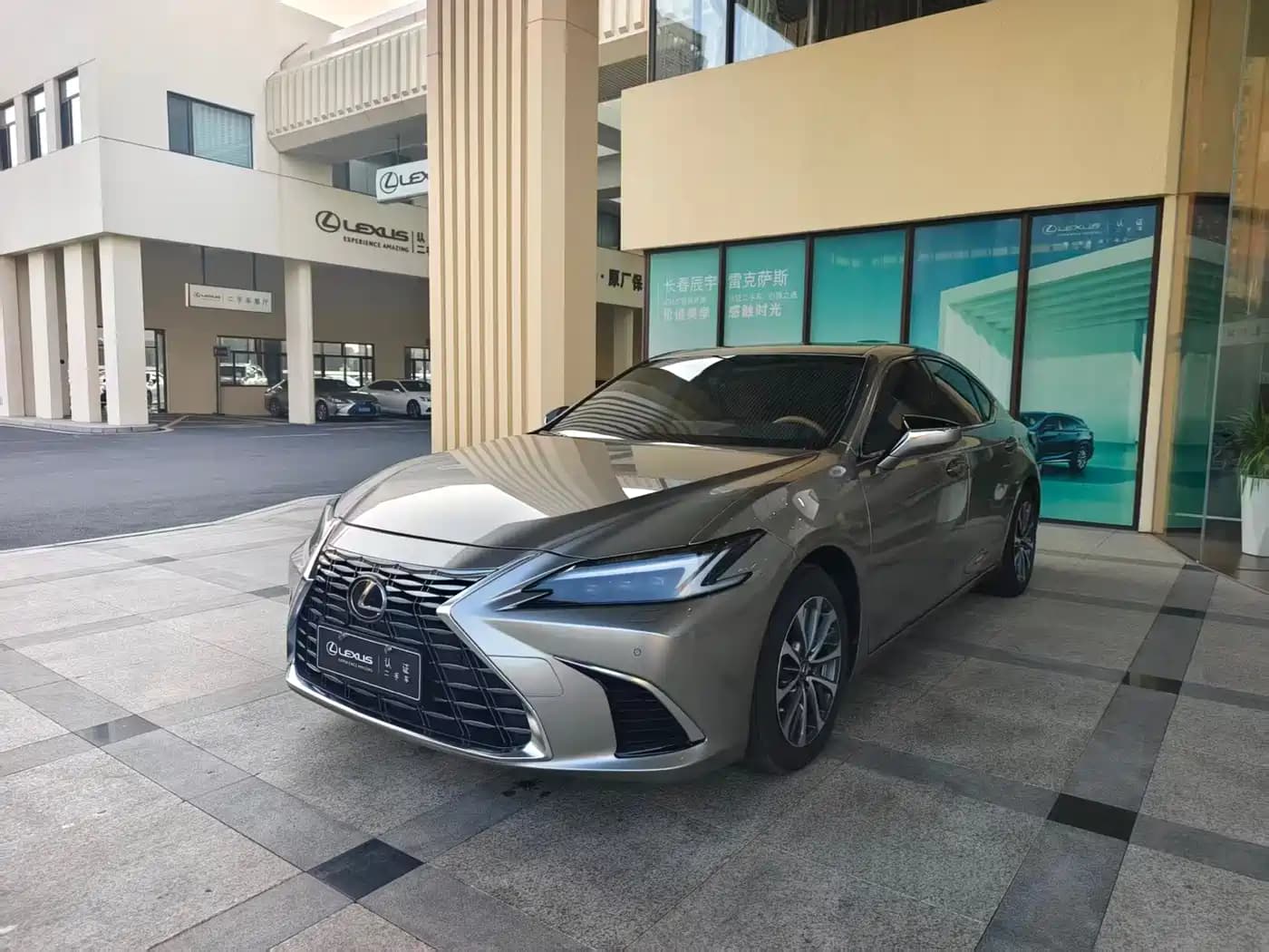 Lexus ES 2025 200 Ultimate Edition