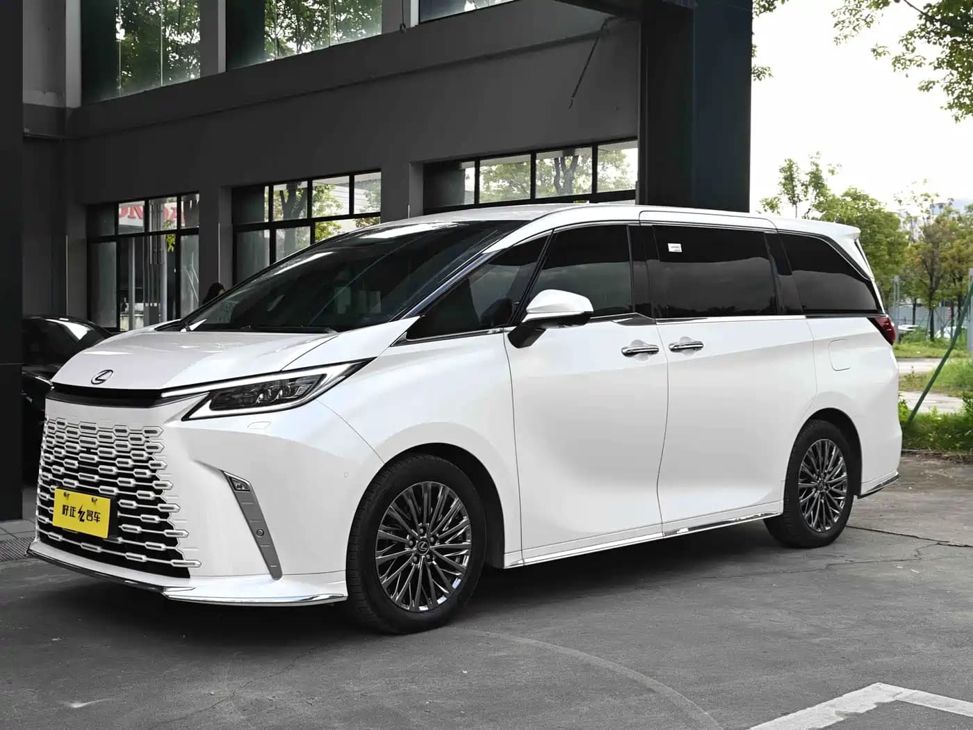 Lexus LM 2025 Model 500h Six-Seater Prestige Edition