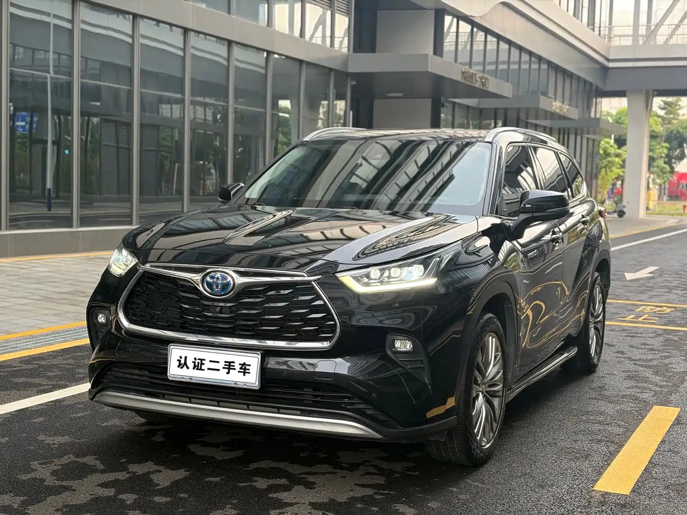 Toyota Highlander 2022 Dual Engine 2.5L 4WD Supreme Edition 7-Seater